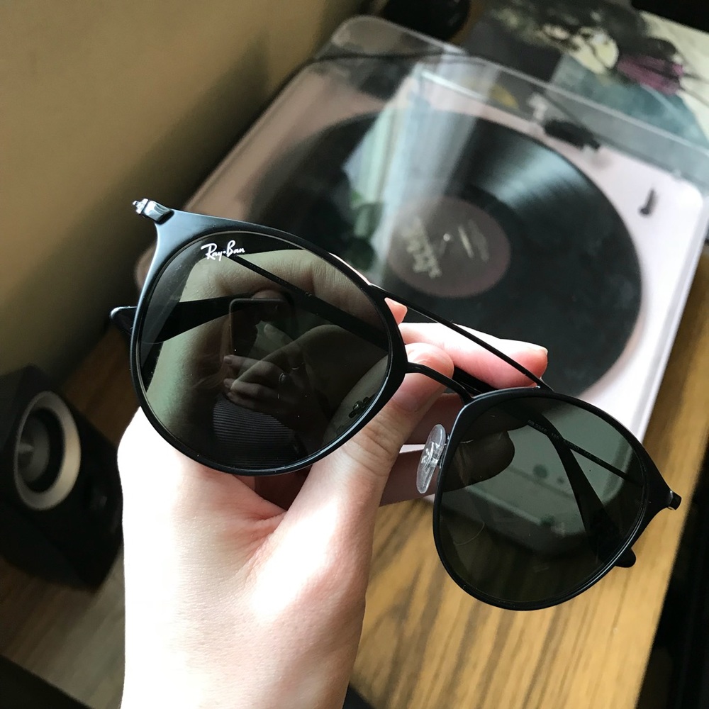 Matte black circular ray bans!